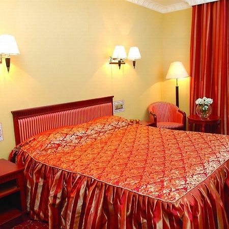 Royal Medical Cezar Hotel Truskavets Buitenkant foto