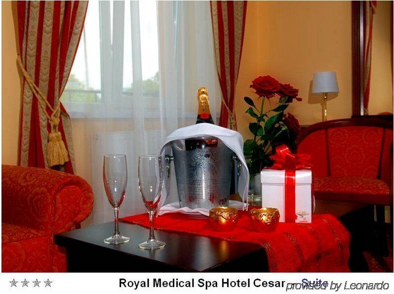 Royal Medical Cezar Hotel Truskavets Buitenkant foto