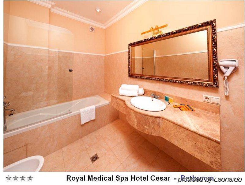 Royal Medical Cezar Hotel Truskavets Buitenkant foto