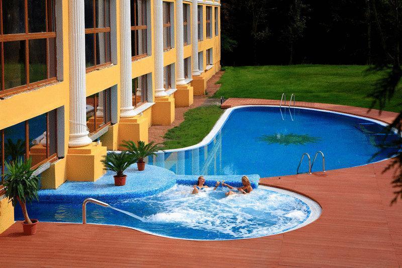 Royal Medical Cezar Hotel Truskavets Buitenkant foto