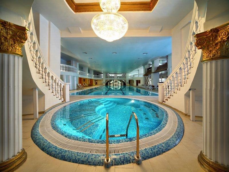 Royal Medical Cezar Hotel Truskavets Buitenkant foto