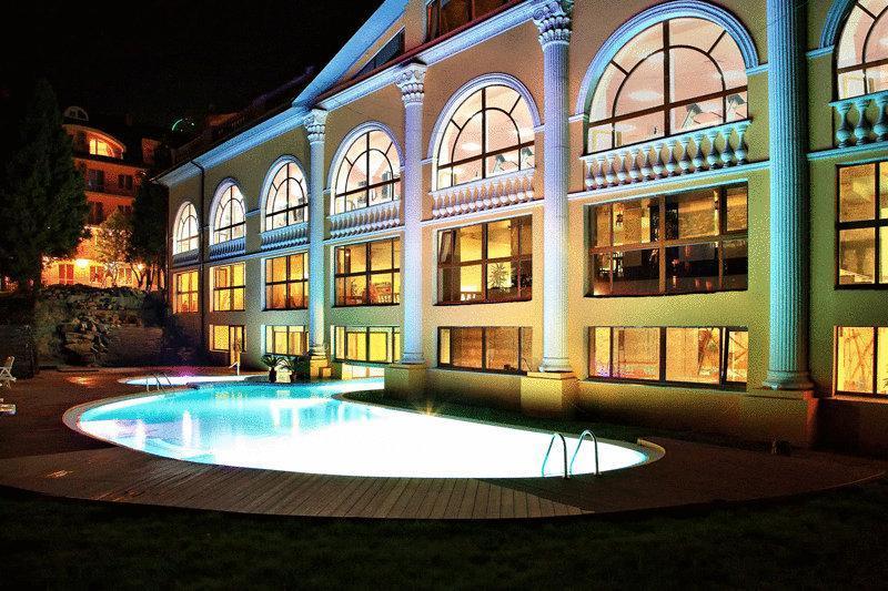 Royal Medical Cezar Hotel Truskavets Buitenkant foto