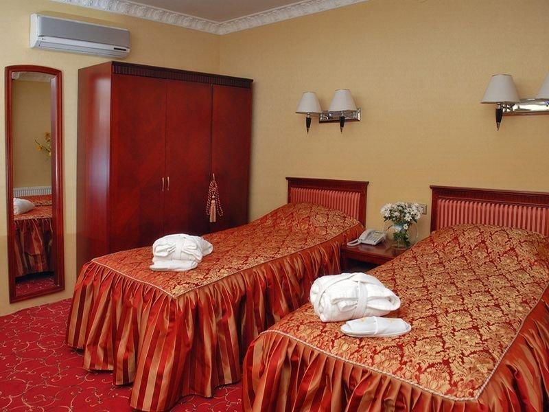 Royal Medical Cezar Hotel Truskavets Buitenkant foto